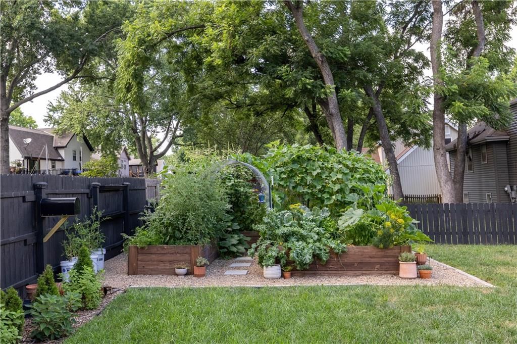 15020 S LOCUST Street — photo 16