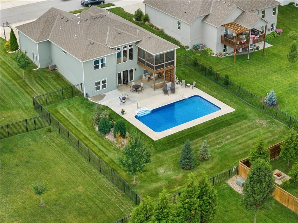 1109 SW Brookside Court — photo 3