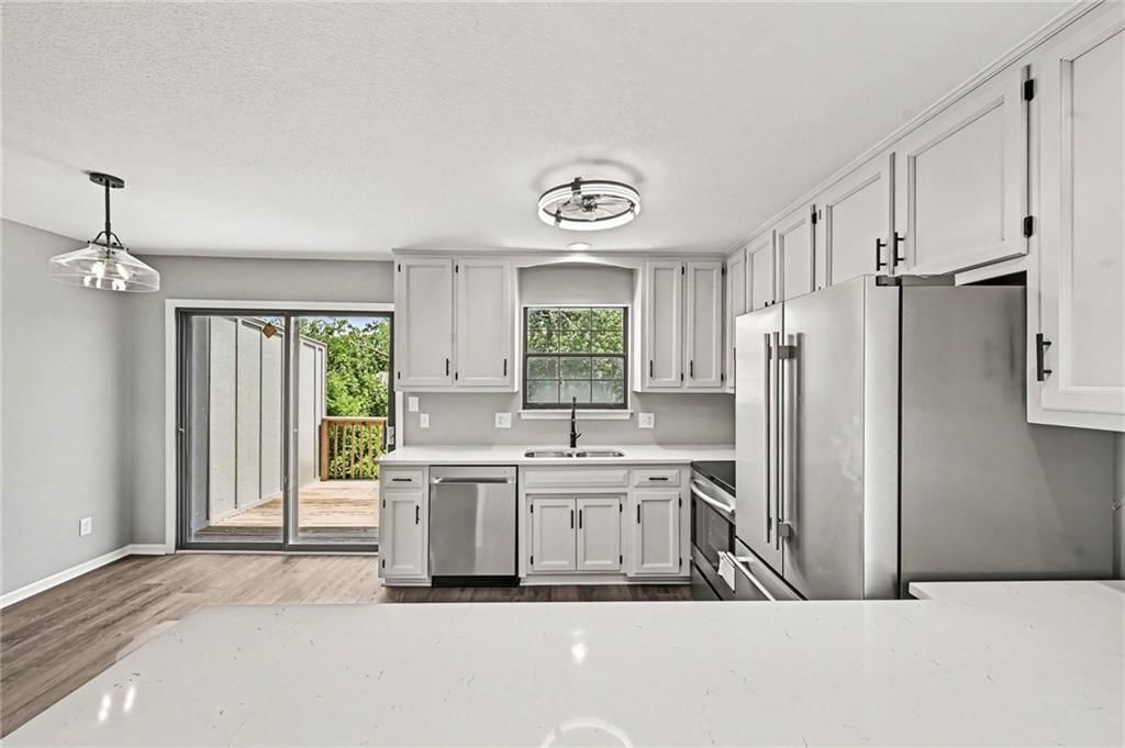 Photo 10 of 36 - 7033 N Fisk Court, Kansas City, MO 64151