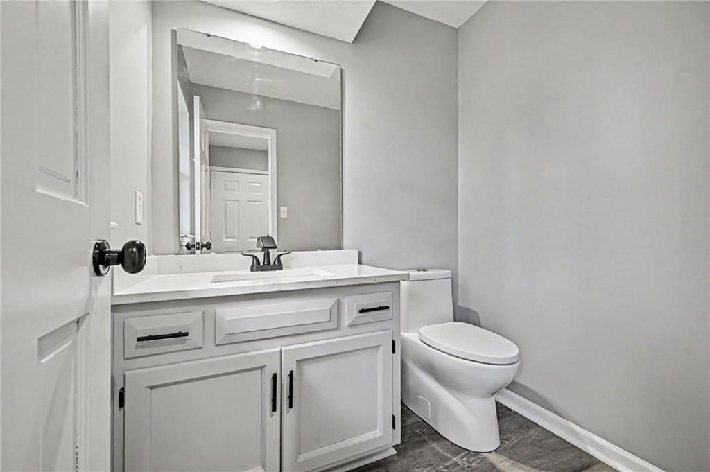 Photo 13 of 36 - 7033 N Fisk Court, Kansas City, MO 64151