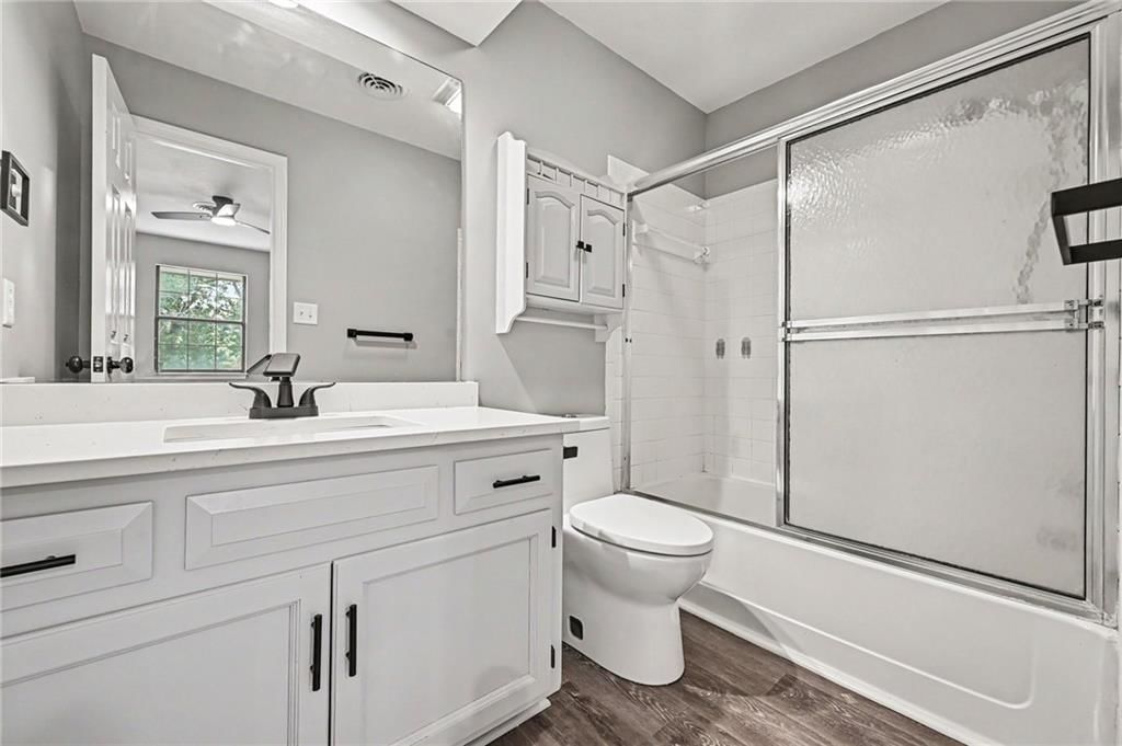 Photo 16 of 36 - 7033 N Fisk Court, Kansas City, MO 64151