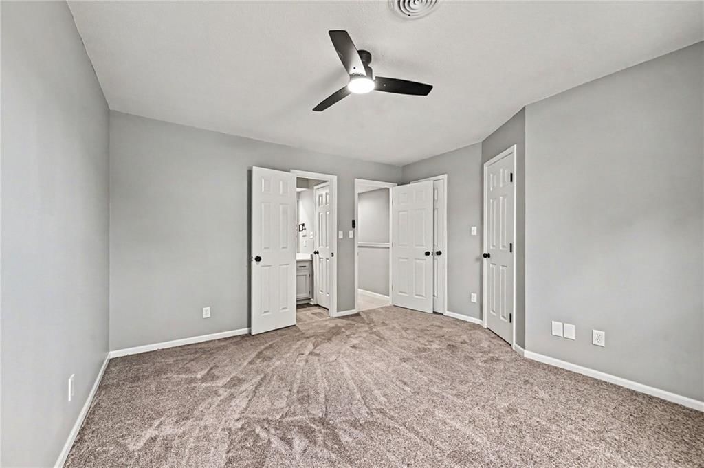 Photo 18 of 36 - 7033 N Fisk Court, Kansas City, MO 64151