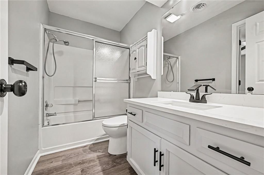 Photo 19 of 36 - 7033 N Fisk Court, Kansas City, MO 64151