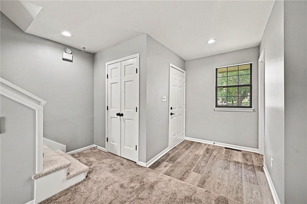 Photo 21 of 36 - 7033 N Fisk Court, Kansas City, MO 64151