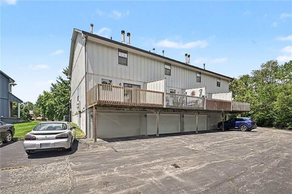 Photo 25 of 36 - 7033 N Fisk Court, Kansas City, MO 64151