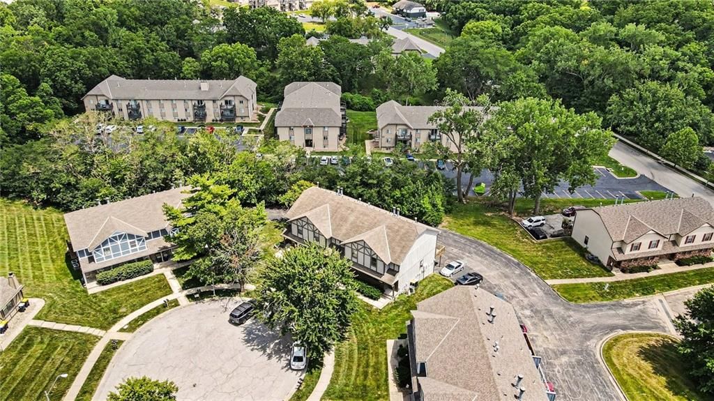 Photo 27 of 36 - 7033 N Fisk Court, Kansas City, MO 64151