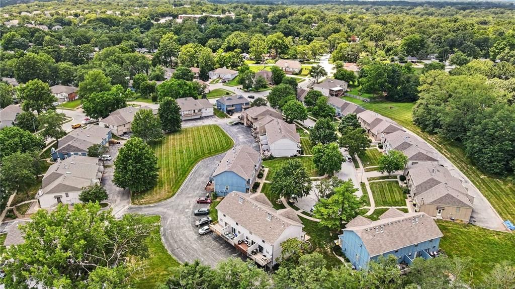 Photo 28 of 36 - 7033 N Fisk Court, Kansas City, MO 64151