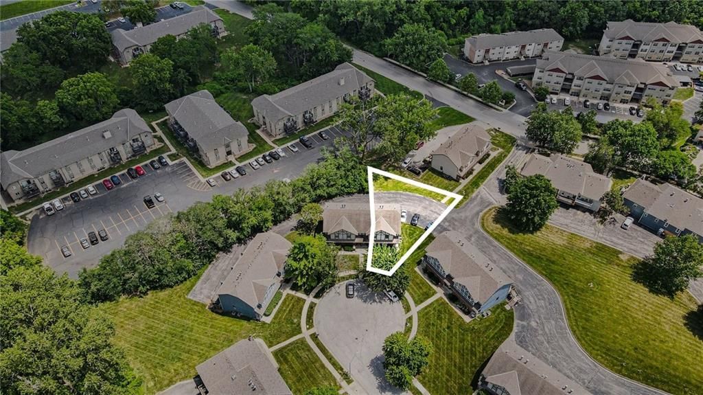 Photo 32 of 36 - 7033 N Fisk Court, Kansas City, MO 64151