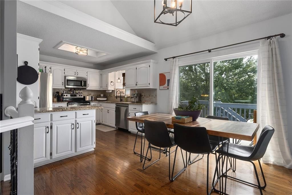 309 NE FIDDLEWOOD Avenue — photo 6