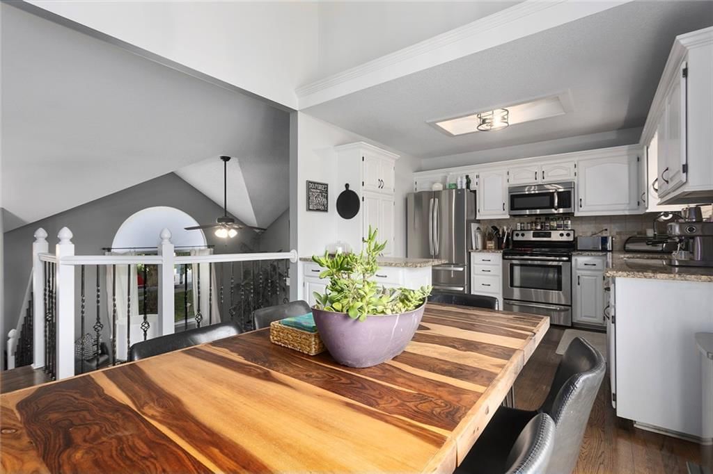 309 NE FIDDLEWOOD Avenue — photo 8