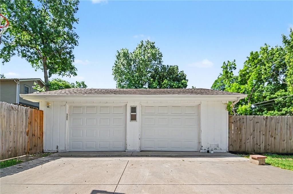 316 S Maple Street — photo 38