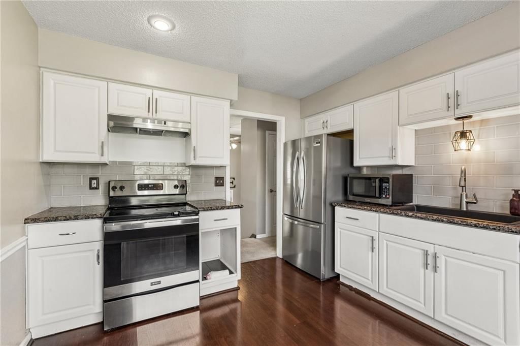 808 Heather Drive — photo 11