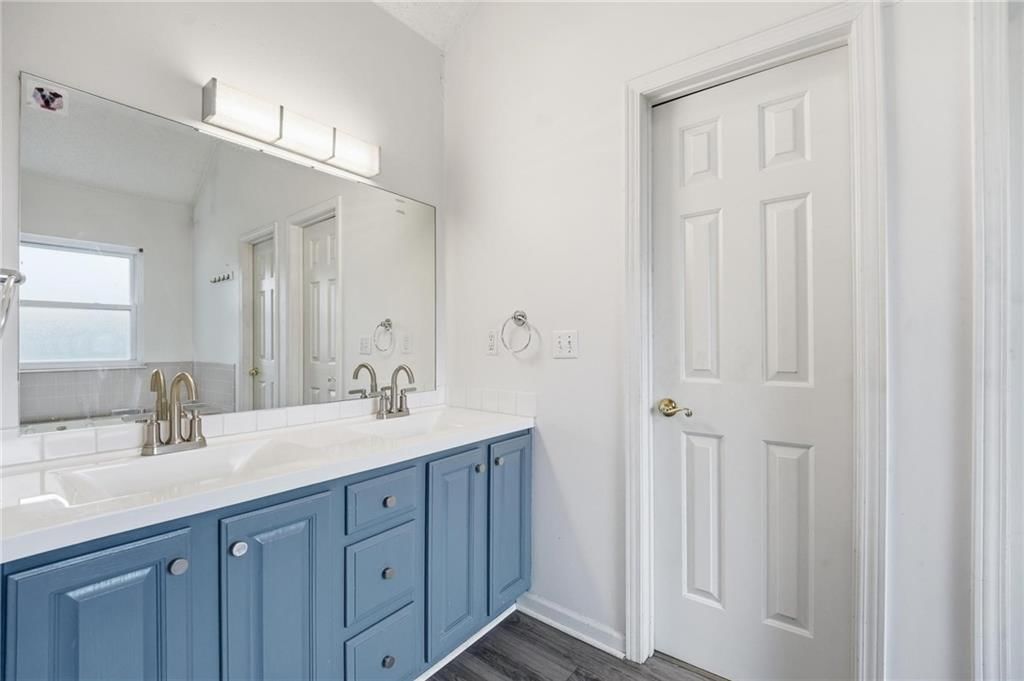 9008 BARNETT Avenue — photo 8