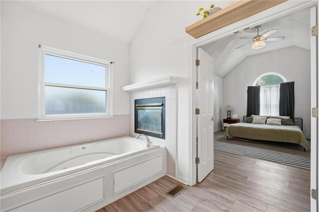 9008 BARNETT Avenue — photo 10