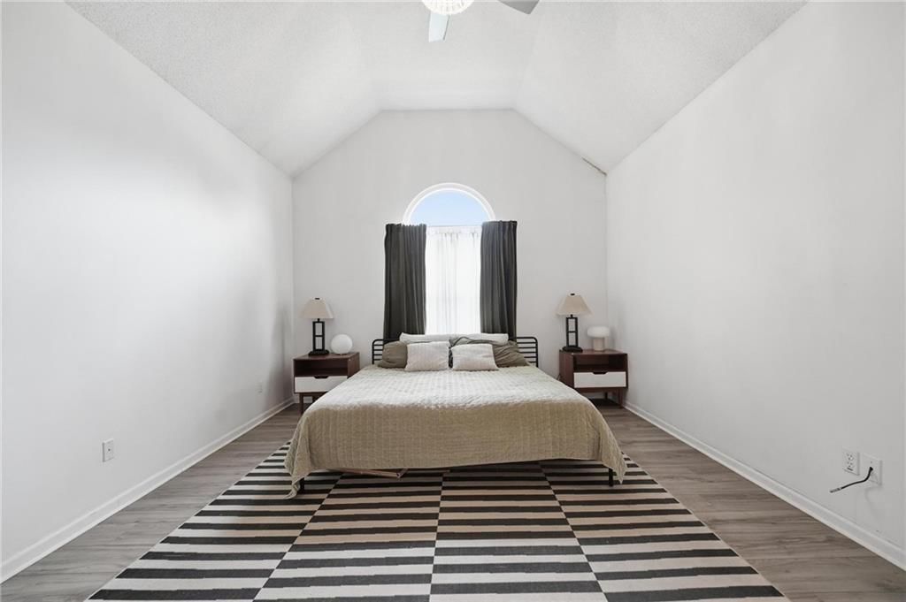 9008 BARNETT Avenue — photo 11