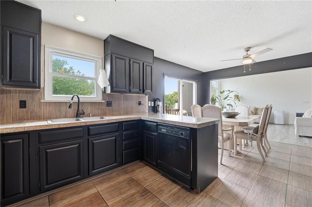 9008 BARNETT Avenue — photo 21