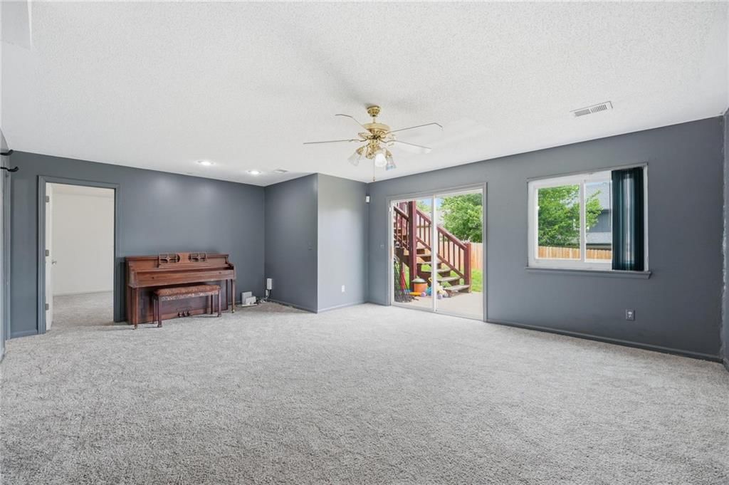 9008 BARNETT Avenue — photo 25