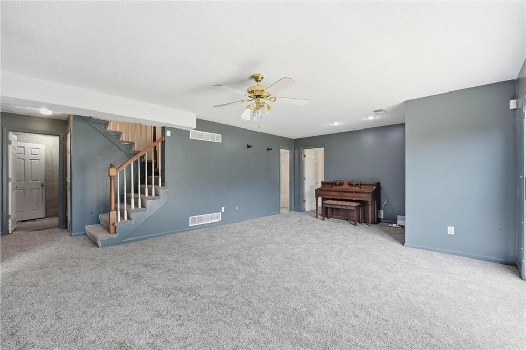 9008 BARNETT Avenue — photo 26