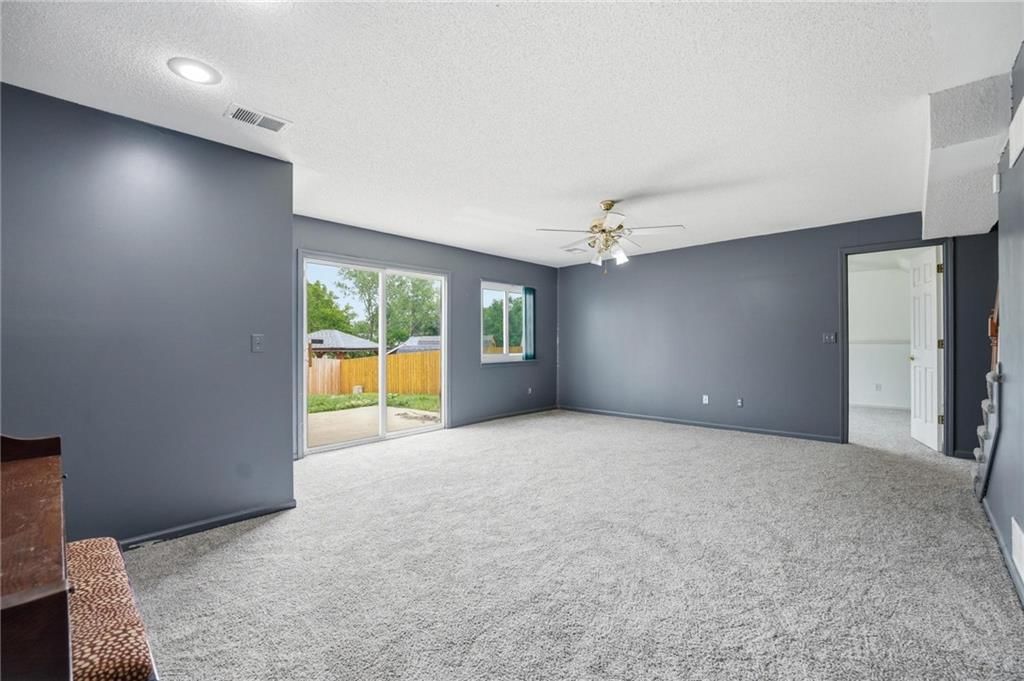 9008 BARNETT Avenue — photo 27