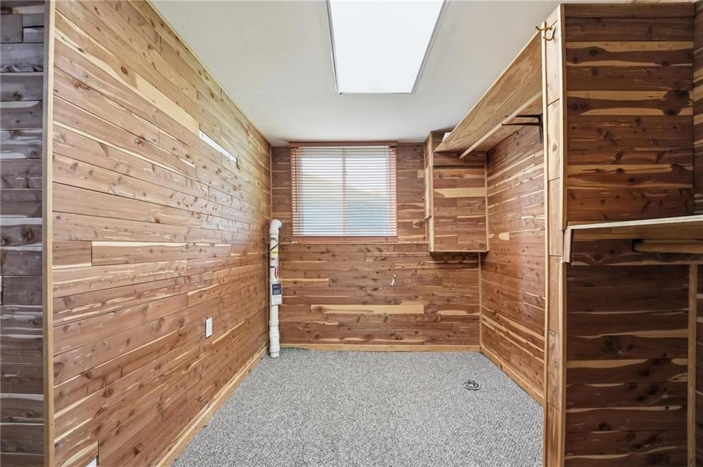 9008 BARNETT Avenue — photo 30