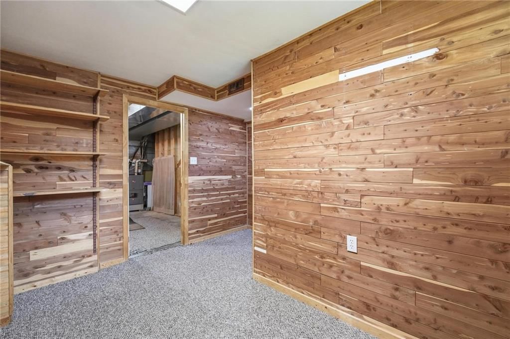 9008 BARNETT Avenue — photo 32