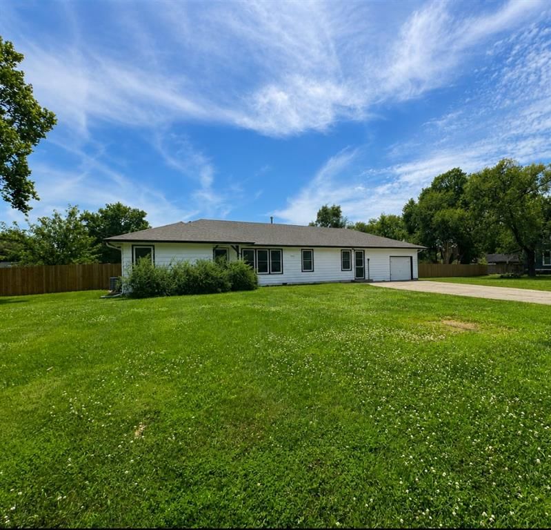 905 E Osage Street — photo 1