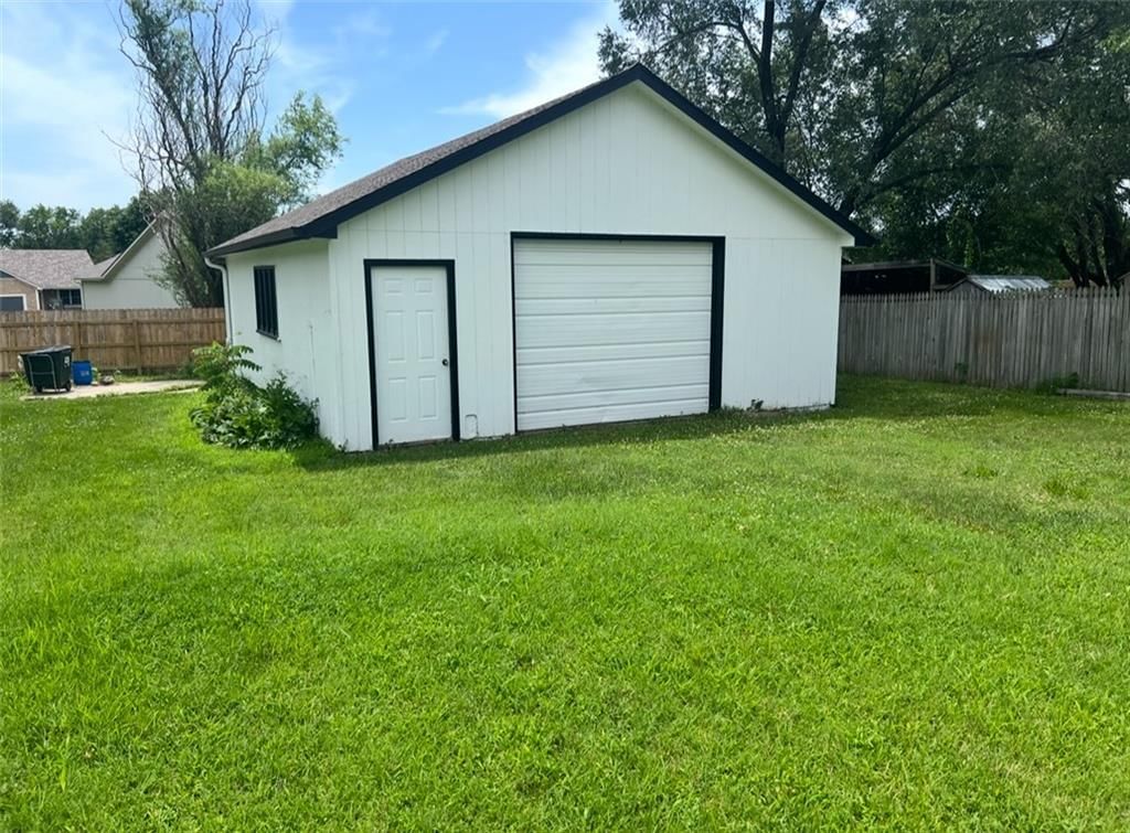 905 E Osage Street — photo 2