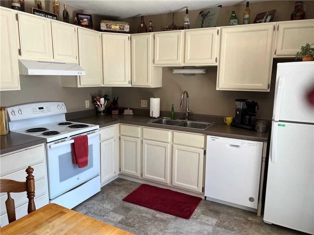 1643 N Ray Avenue — photo 6