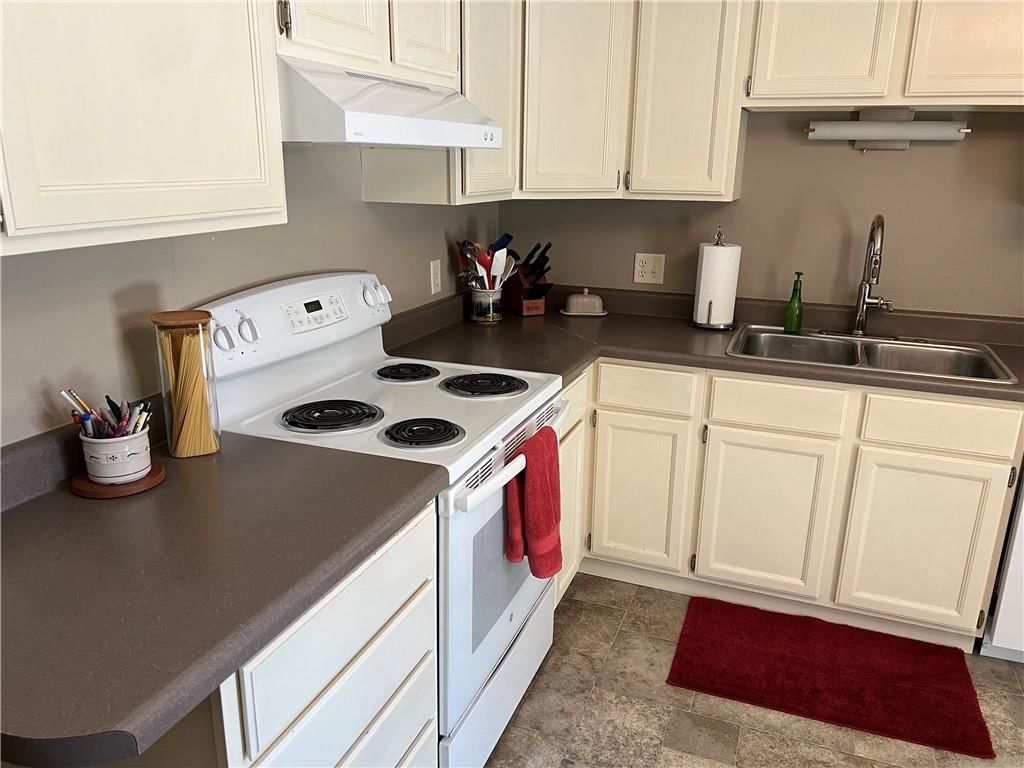 1643 N Ray Avenue — photo 8