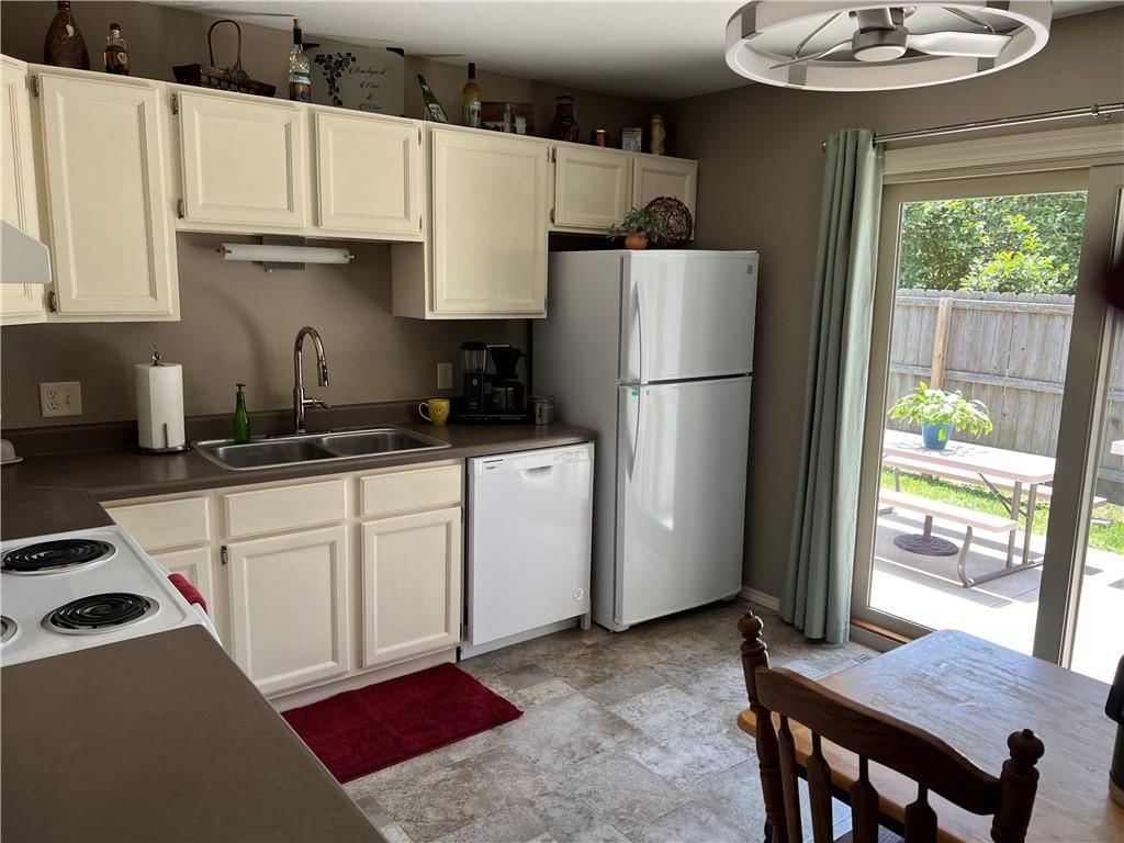 1643 N Ray Avenue — photo 9