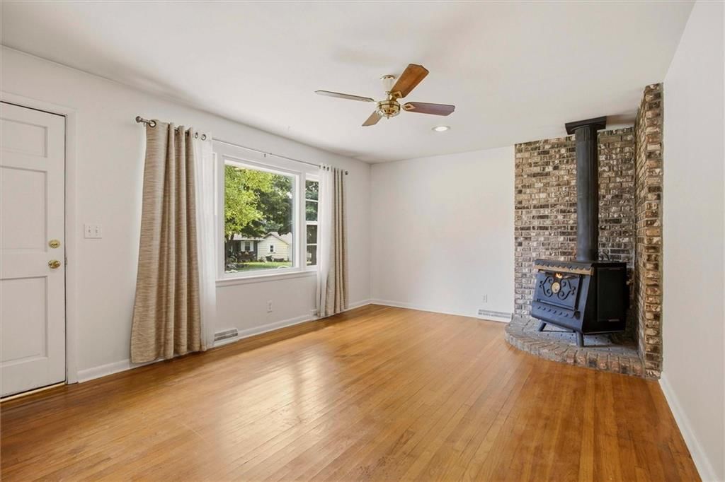 2500 Hillside Drive — photo 3