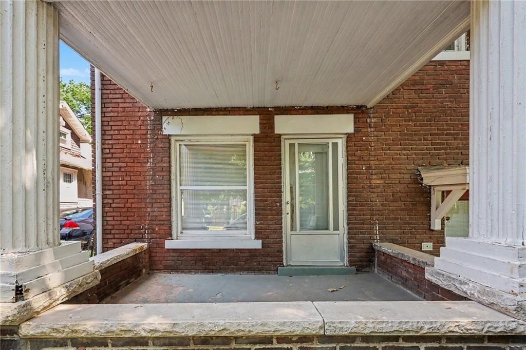 3214 E 11th Street — photo 4