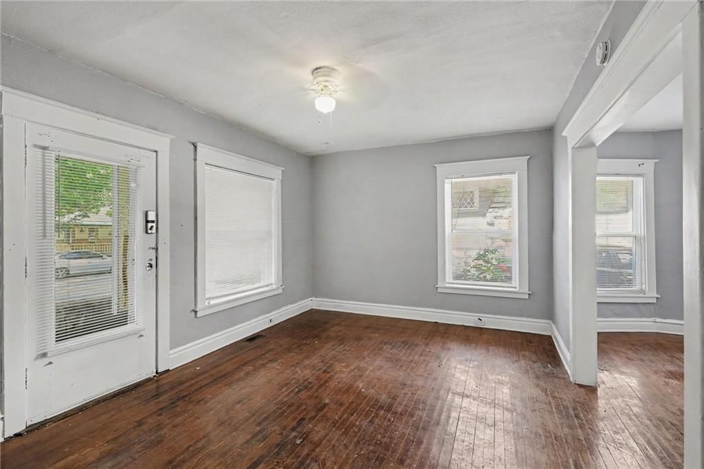 3214 E 11th Street — photo 7