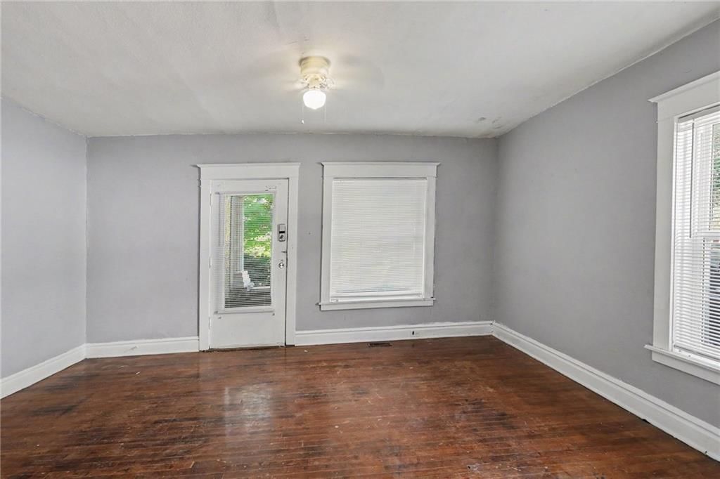 3214 E 11th Street — photo 8