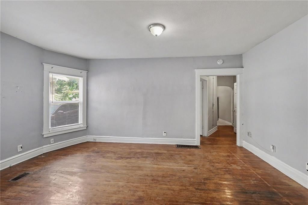 3214 E 11th Street — photo 9