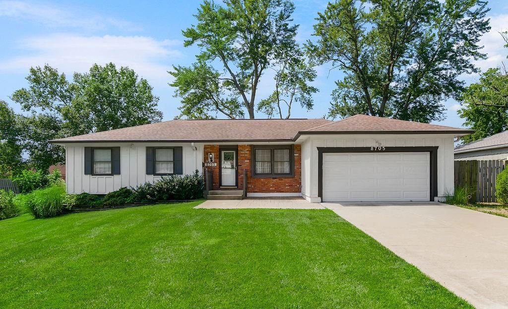 8705 W 94th Street, Overland Park, KS