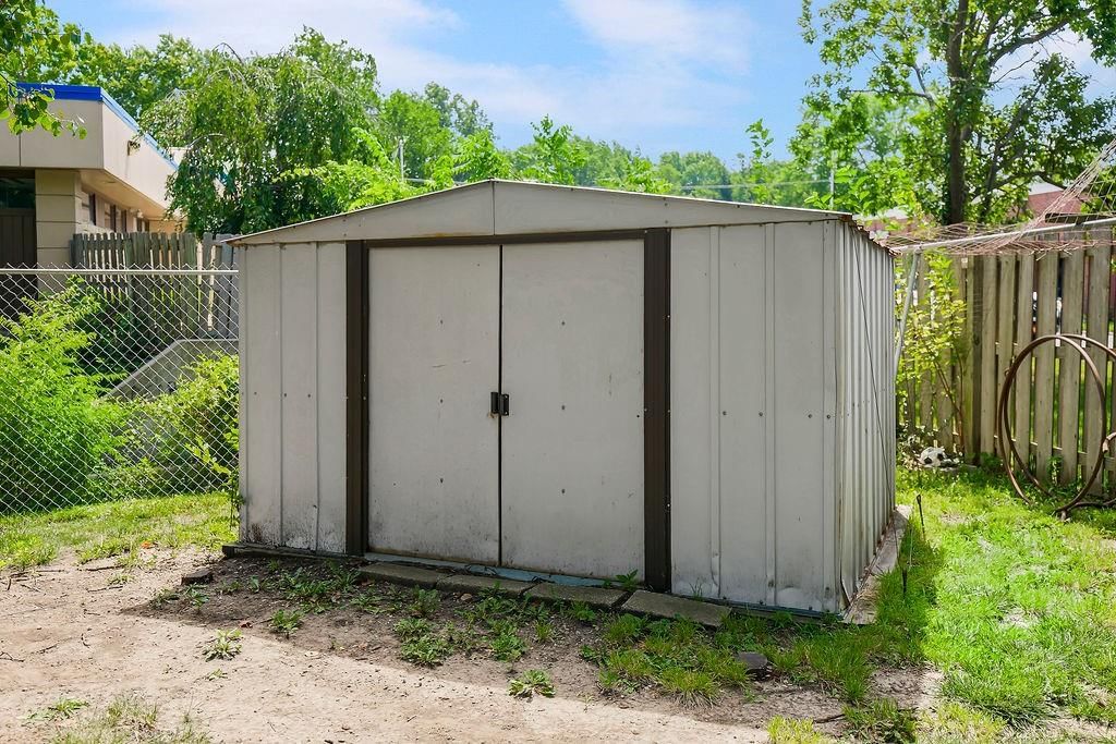 8705 W 94th Street — photo 29