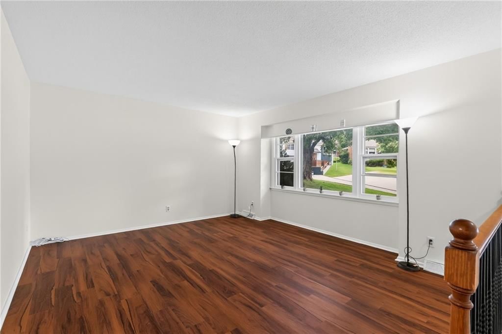 8815 N Kenwood Avenue — photo 4