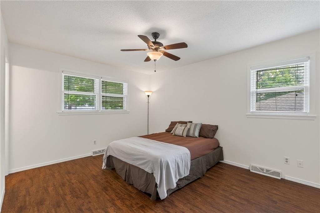 8815 N Kenwood Avenue — photo 8