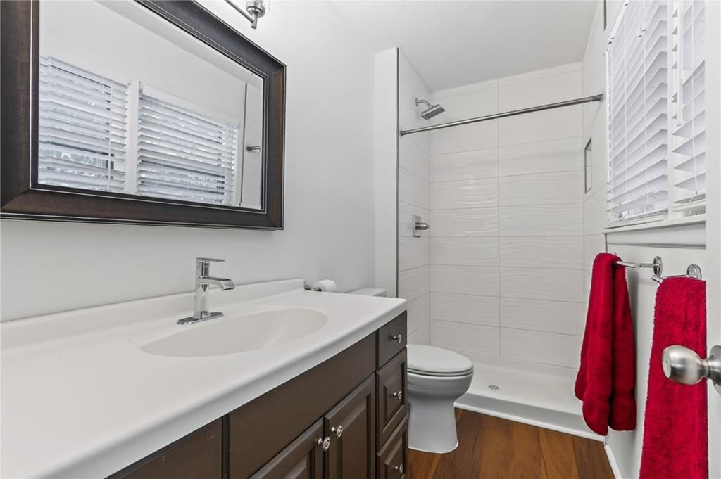 8815 N Kenwood Avenue — photo 10