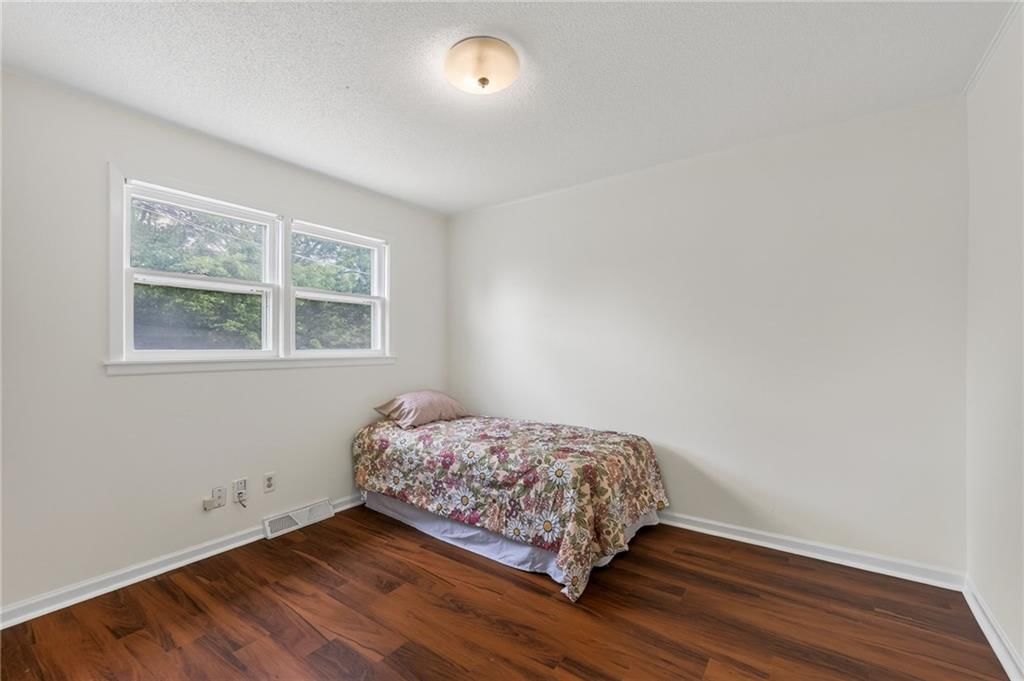 8815 N Kenwood Avenue — photo 12