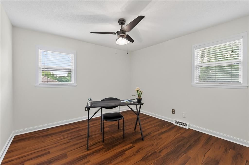 8815 N Kenwood Avenue — photo 14