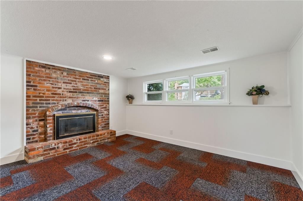 8815 N Kenwood Avenue — photo 19