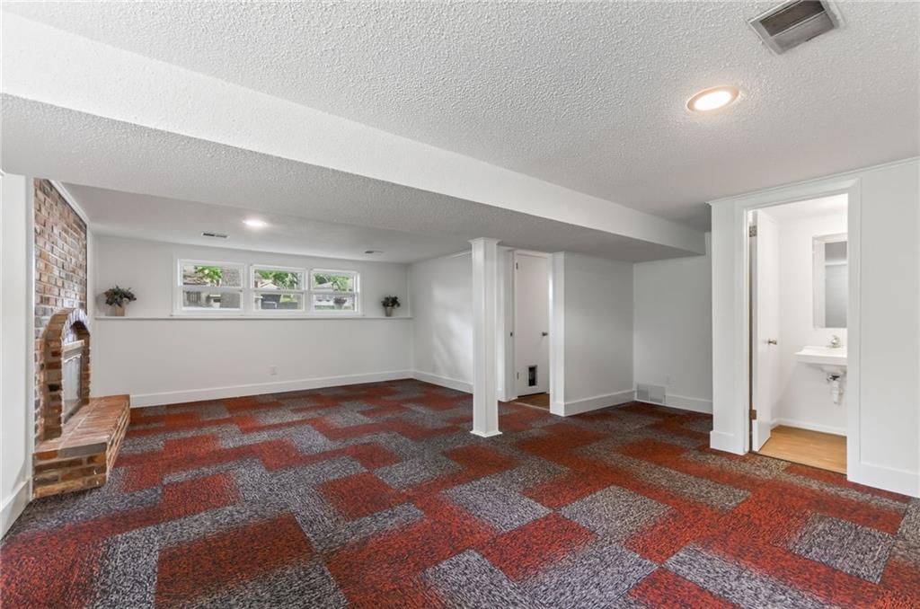 8815 N Kenwood Avenue — photo 20