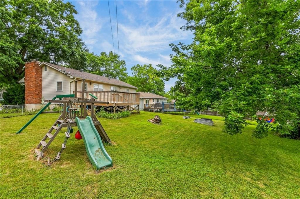 8815 N Kenwood Avenue — photo 25