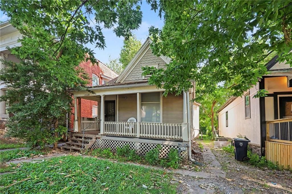 3220 E 11th Street — photo 3