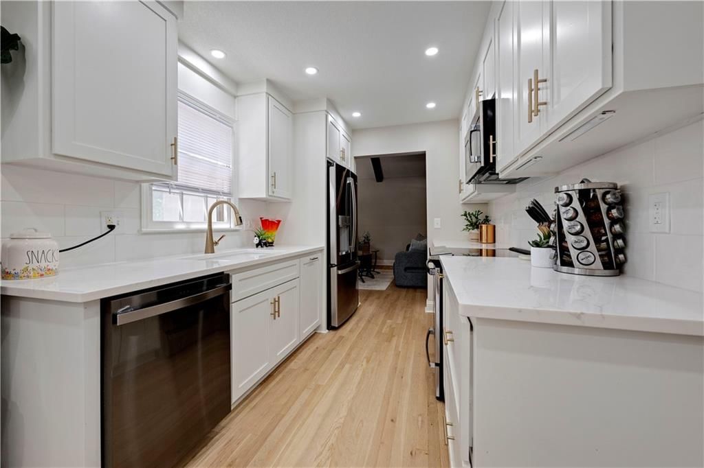 10428 GRAND Avenue — photo 11