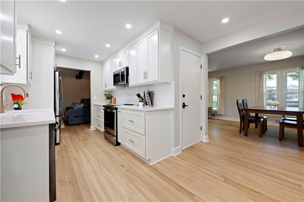 10428 GRAND Avenue — photo 12