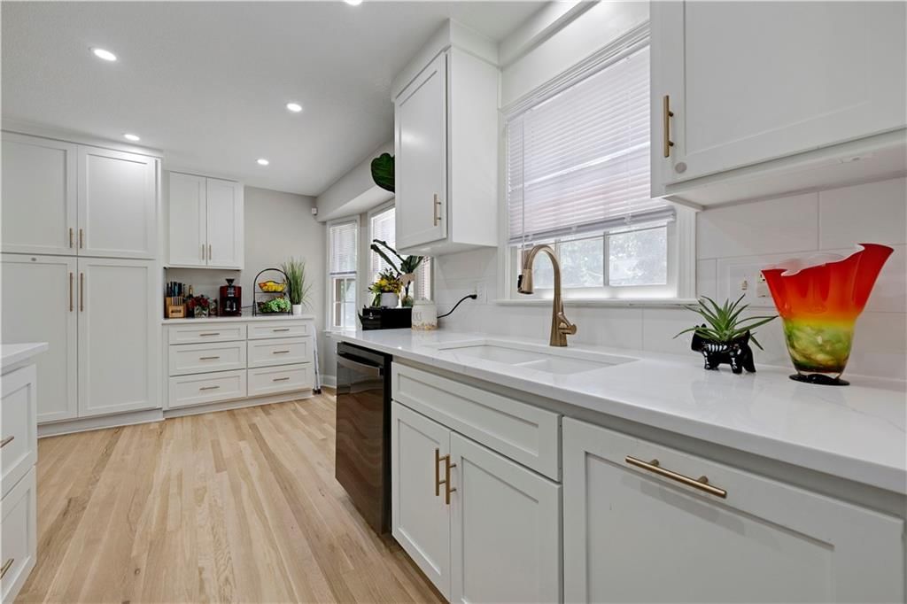 10428 GRAND Avenue — photo 14