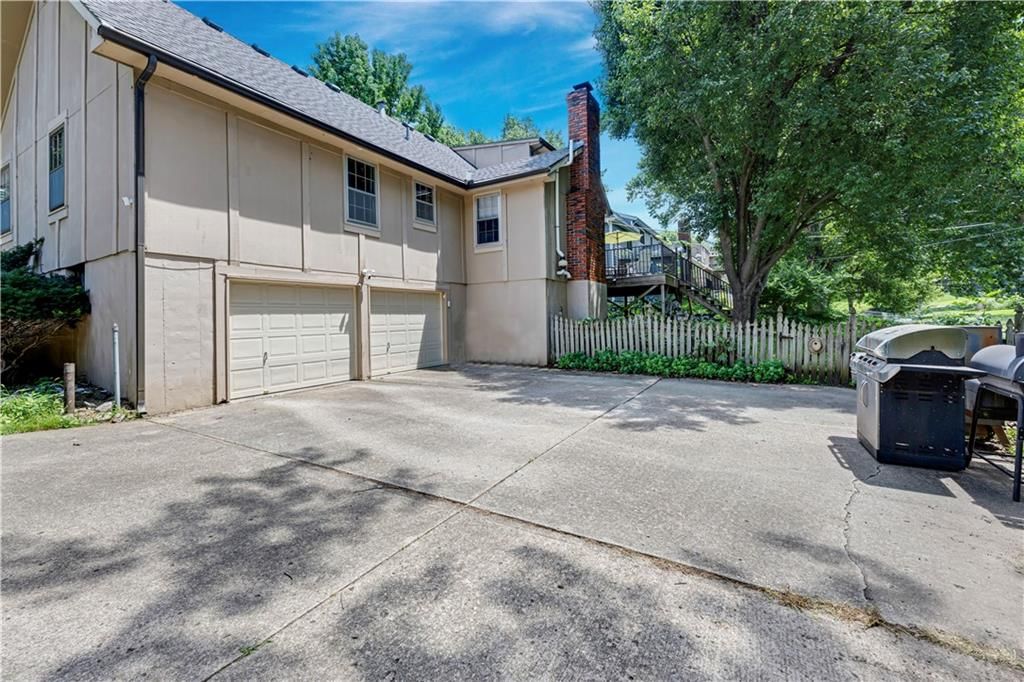10428 GRAND Avenue — photo 32